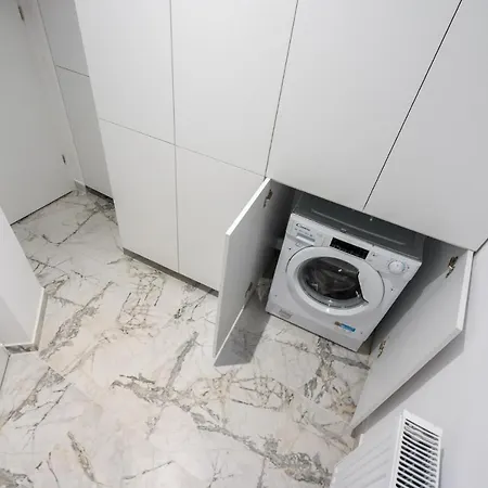 Apartment Crystal 3bdr In Center Bukarest