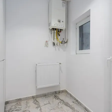 Apartment Crystal 3bdr In Center Bukarest