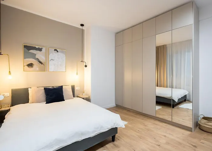 Crystal 3bdr In Center Daire