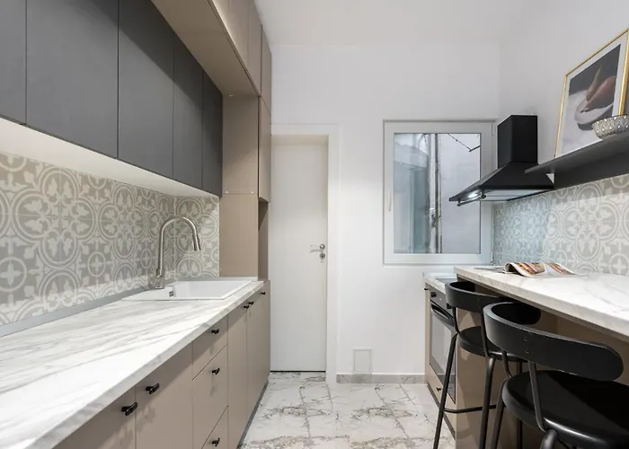 Crystal 3bdr In Center Daire