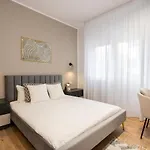 아파트 Crystal 3bdr In Center 부쿠레슈티