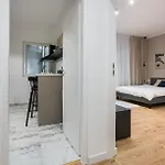 Crystal 3bdr In Center 아파트