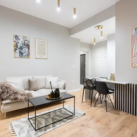 Crystal 3bdr In Center