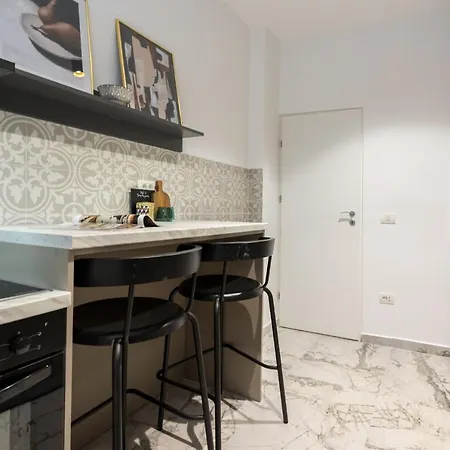 Crystal 3bdr In Center