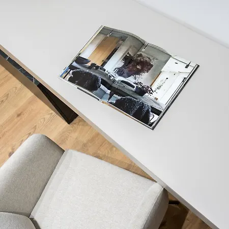 Crystal 3bdr In Center