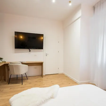 Crystal 3bdr In Center Апартаменты *