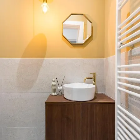 Crystal 3bdr In Center *