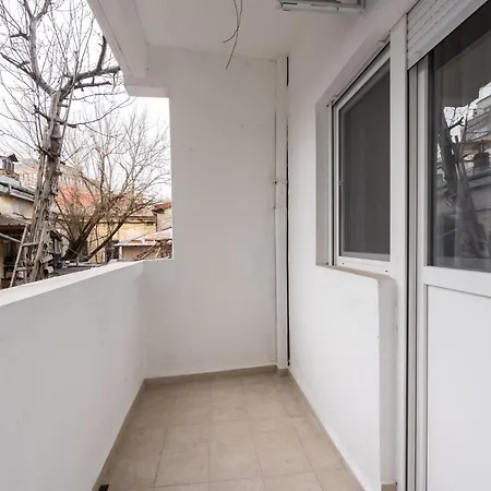 Crystal 3bdr In Center *