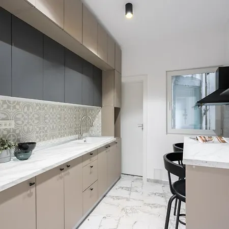 Crystal 3bdr In Center