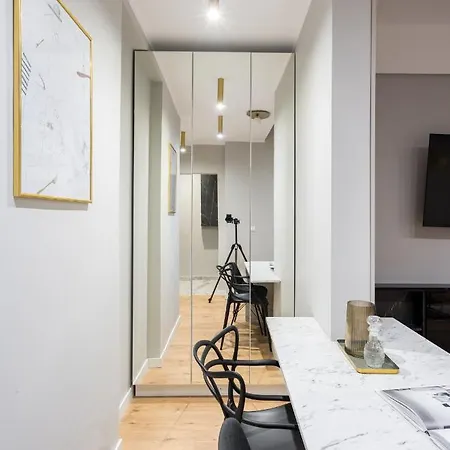 Crystal 3bdr In Center