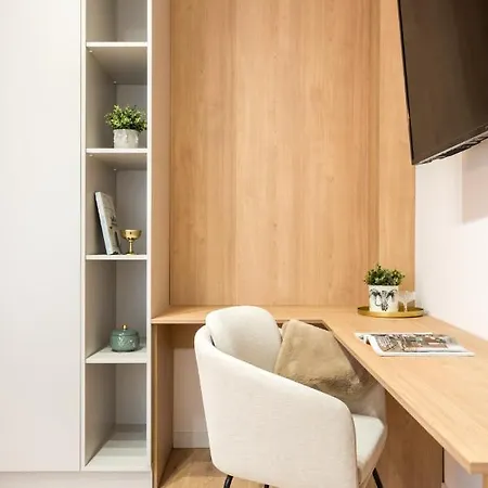 Crystal 3bdr In Center Apartment *