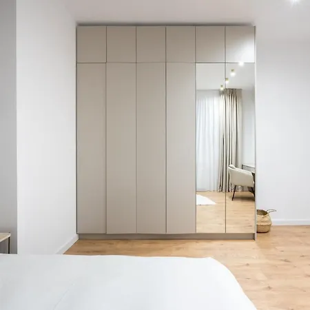 Crystal 3bdr In Center Бухарест