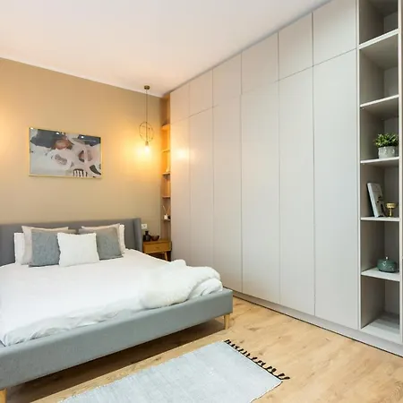 Crystal 3bdr In Center