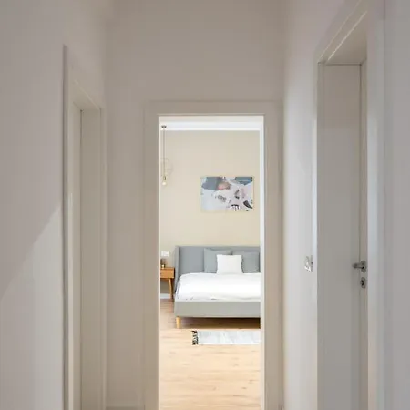 Crystal 3bdr In Center Apartment *