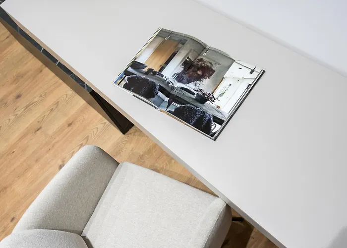 Crystal 3bdr In Center