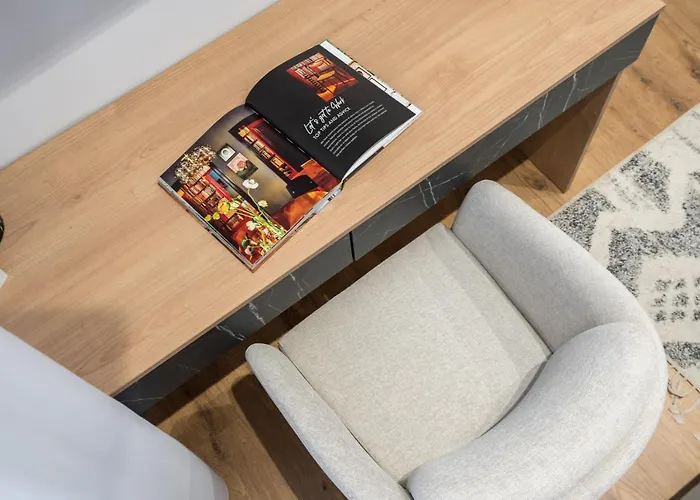 Crystal 3bdr In Center Apartman