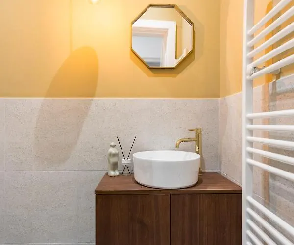 Crystal 3bdr In Center *