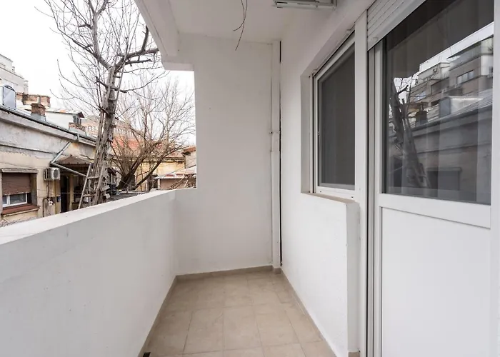 Crystal 3bdr In Center *