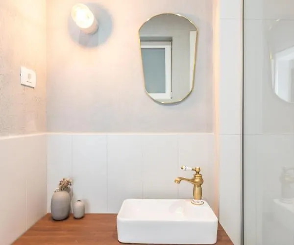 Crystal 3bdr In Center Apartman