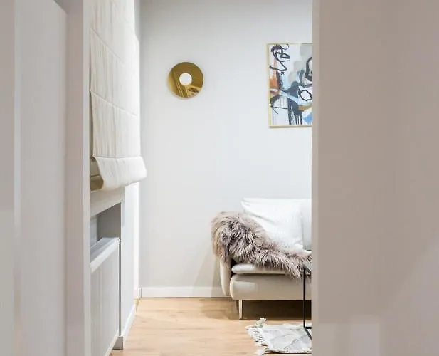 Crystal 3bdr In Center Apartment