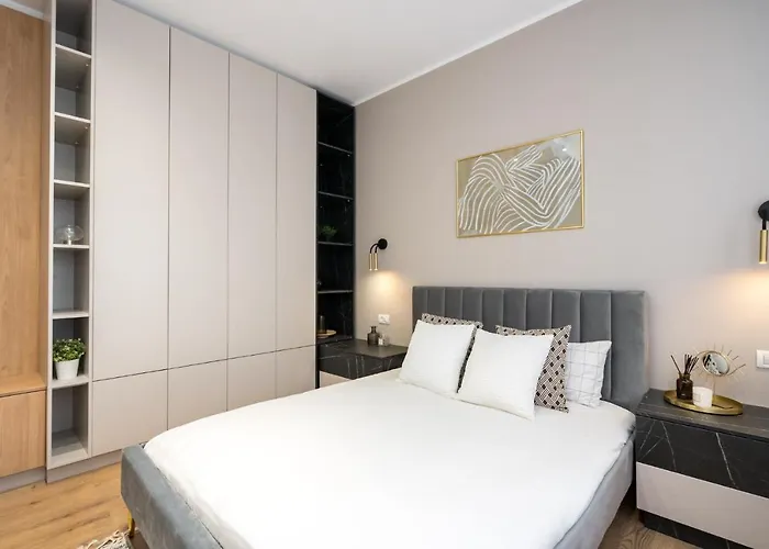 Crystal 3bdr In Center