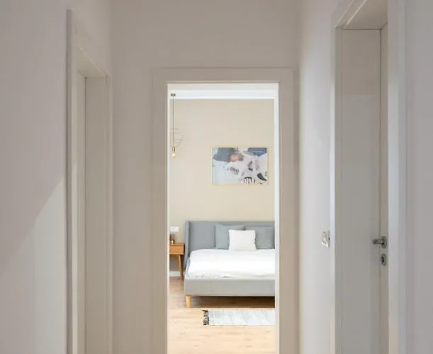 Crystal 3bdr In Center Apartment *