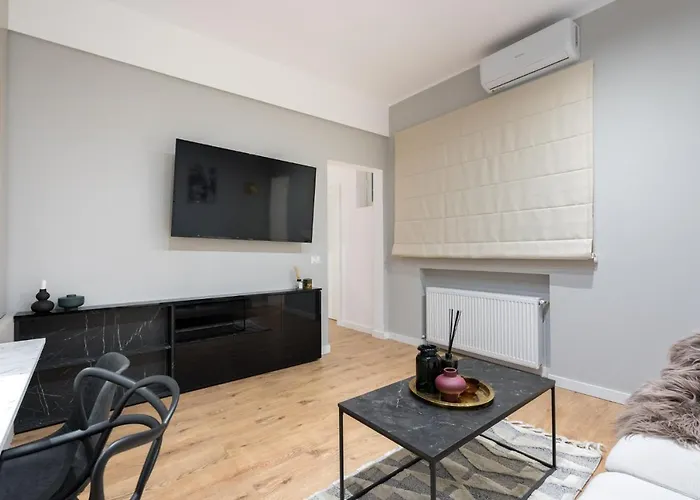 Crystal 3bdr In Center Apartman *