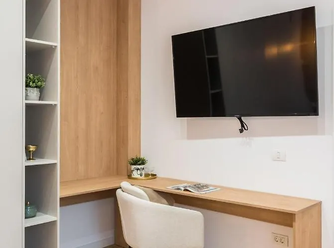 Crystal 3bdr In Center Apartment Bucharest