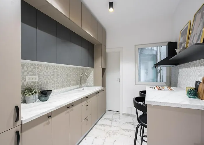 Crystal 3bdr In Center