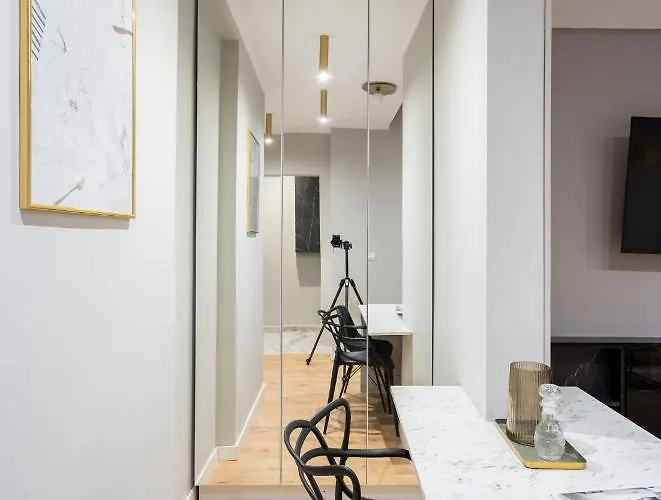 Crystal 3bdr In Center