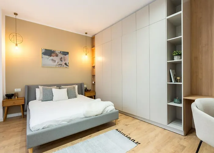 Crystal 3bdr In Center